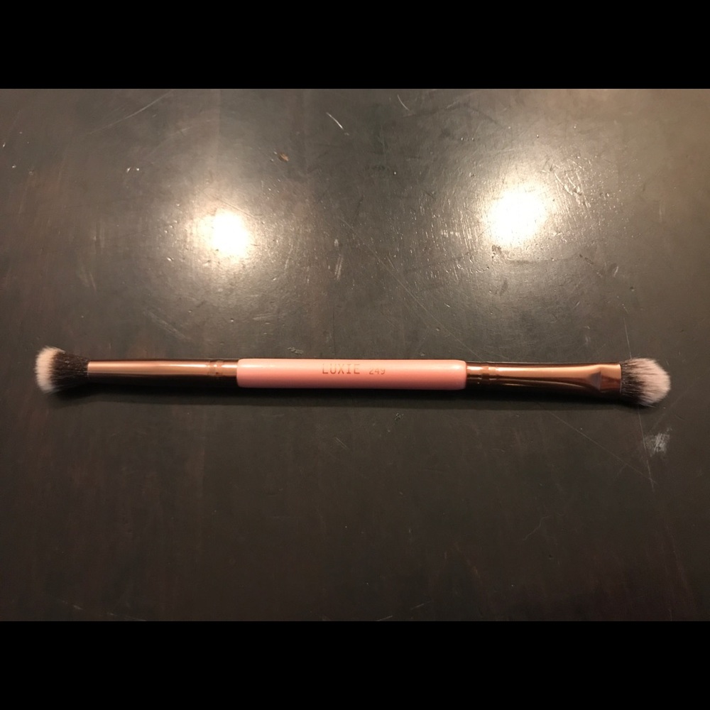 Makeup brush